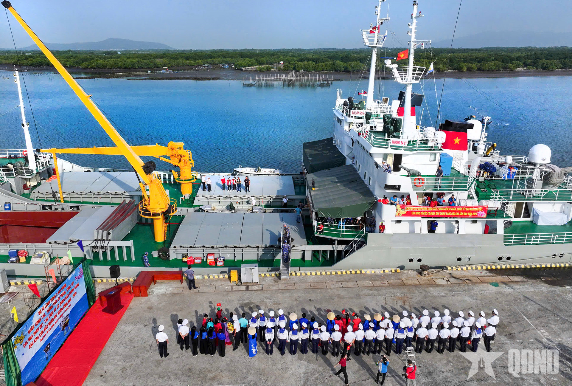 Vùng 2 Hải quân: Bắt đầu hải trình “chuyển Tết” ra thềm lục địa